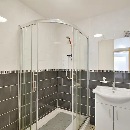 Brightwater G Floor Up To 6 Guests * Scarborough
